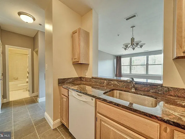 1200 Braddock Pl #103 — Photo 3