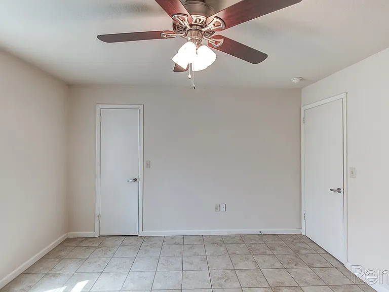 Hidden Valley Apartments — Photo 9
