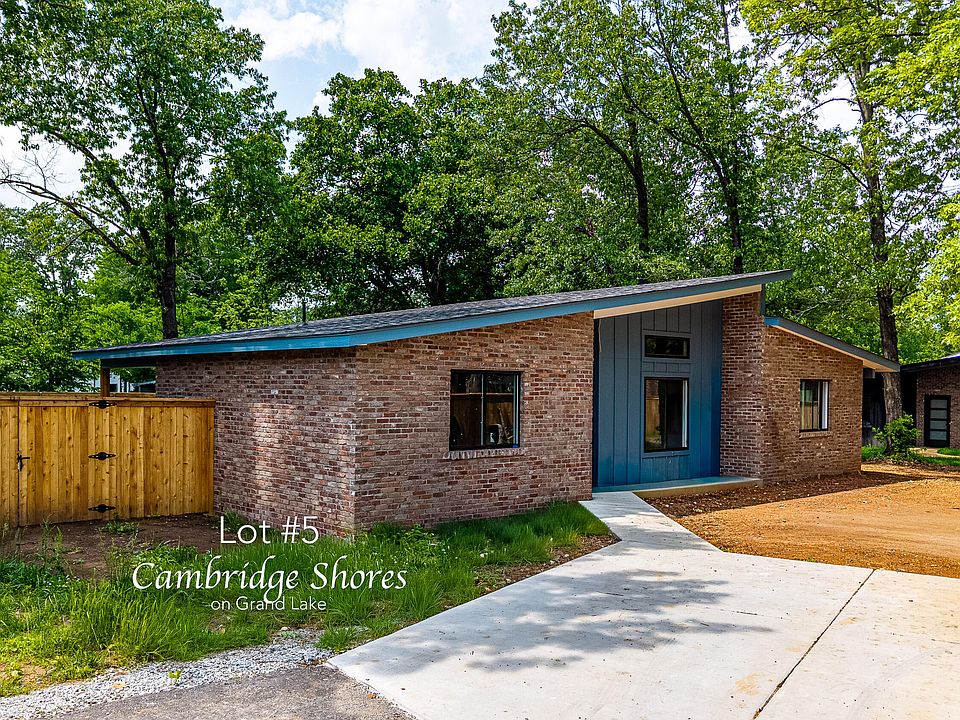 1st image of 32427 Oxford Dr