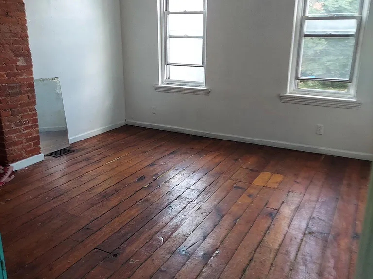 4210 Wallace St — Photo 4