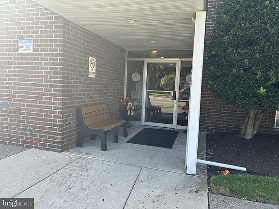 3rd image of 33 W Chester Pike APT E8