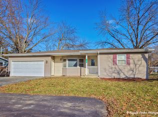 110 Bay Rd, McHenry, IL 60051