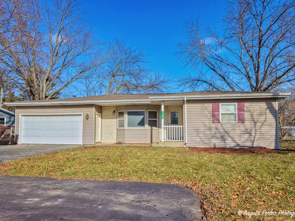 110 Bay Rd, McHenry, IL 60051