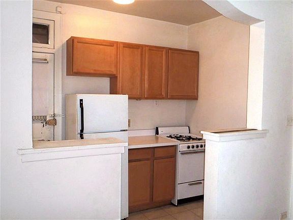 5th image of 4431 N Winchester Ave #3C