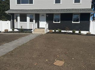 (Undisclosed Address), West Babylon, NY 11704