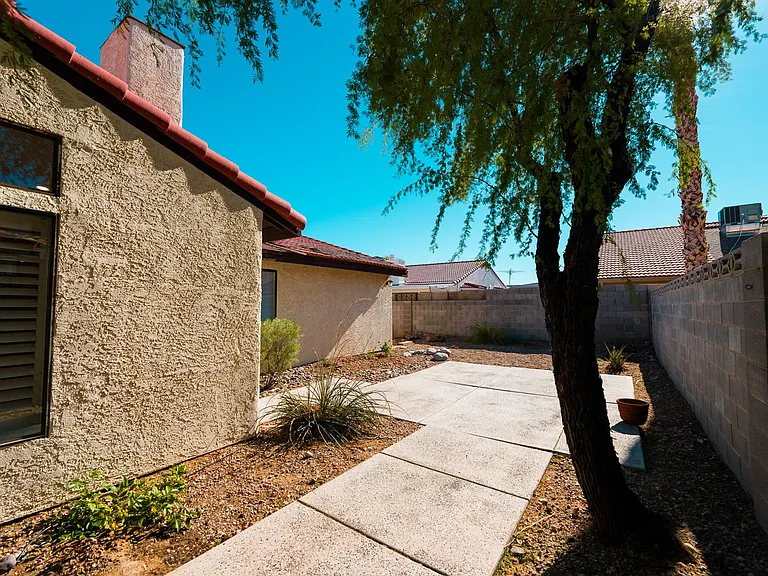6357 Formula Way — Photo 36