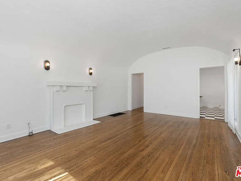 1293 S Sycamore Ave — Photo 4