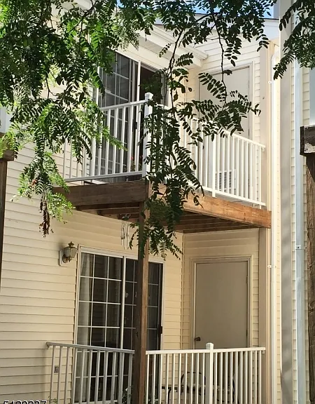 186 Potomac Dr — Photo 2