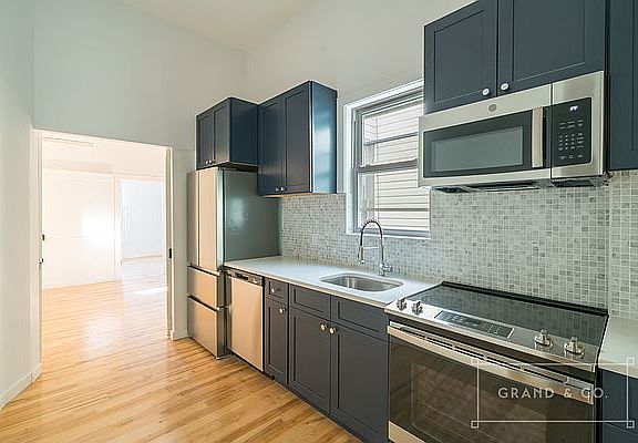 2nd image of 181 Meserole Ave APT 1L