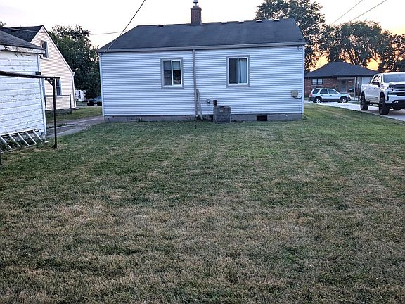 3rd image of 26840 Chippendale St