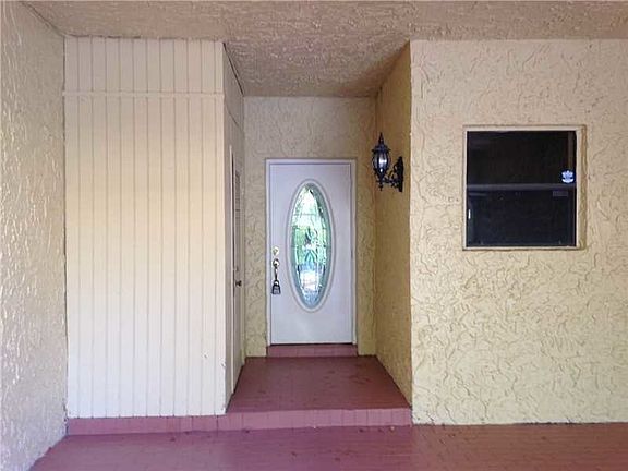 4th image of 3722 Estepona Ave #15-1