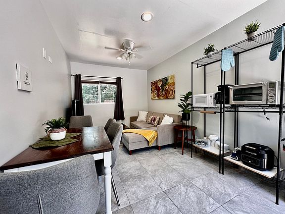 3rd image of 6032 N Capistrano Ave