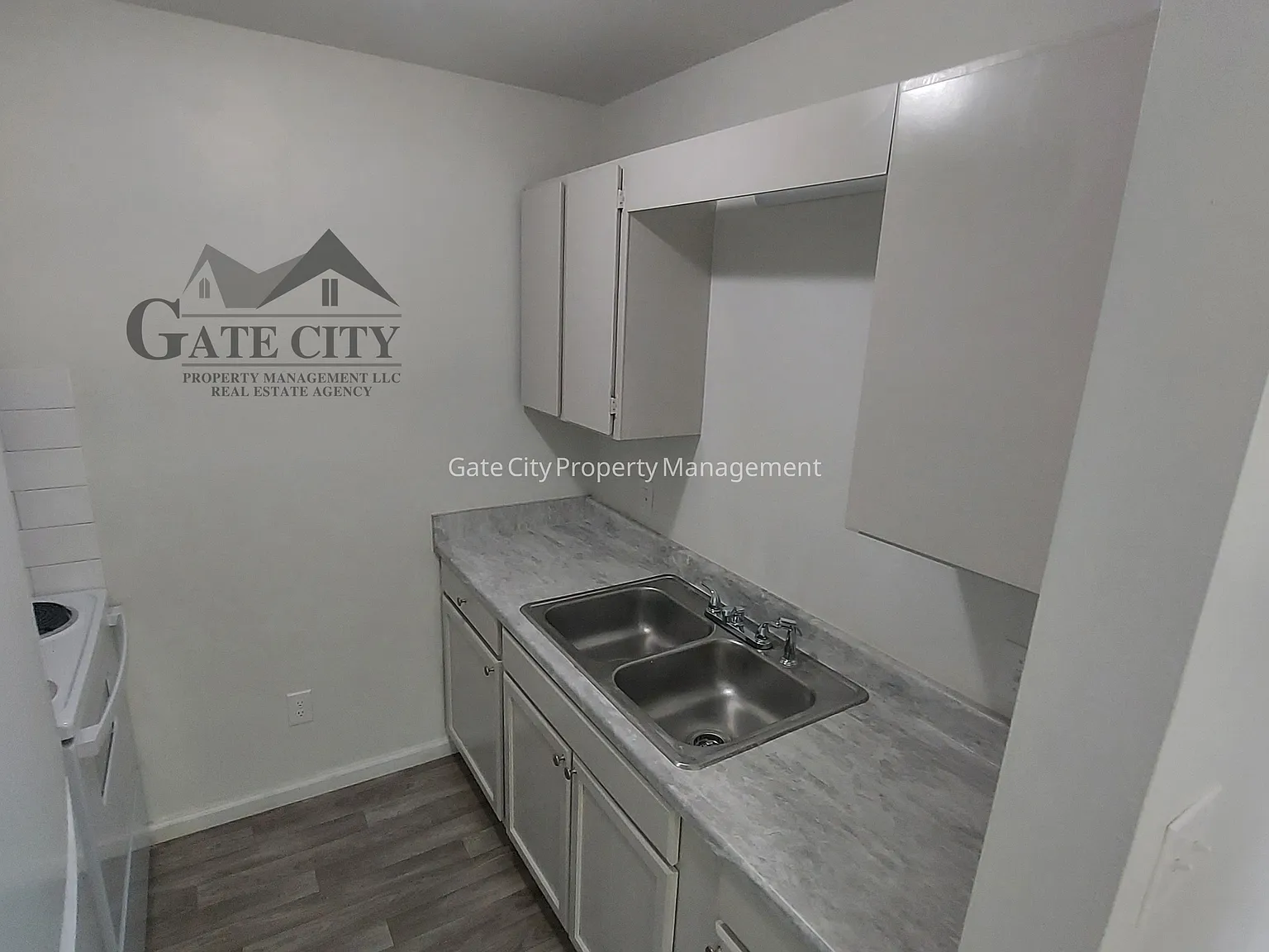 427 S Main St — Photo 3