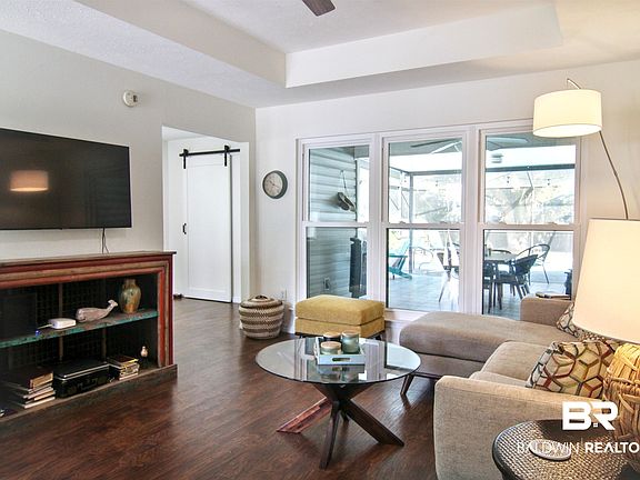 3rd image of 5107 Pine Way