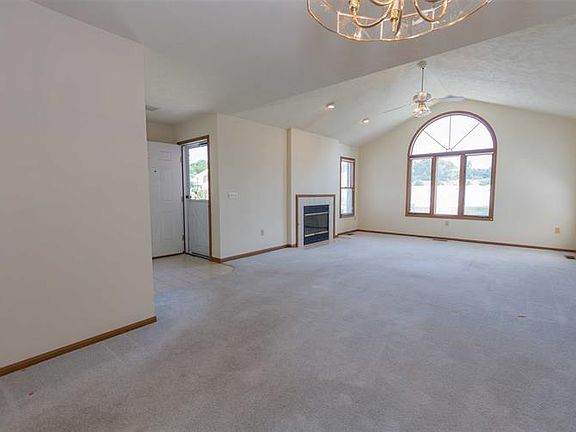 4th image of 1606 Blue Heron Way