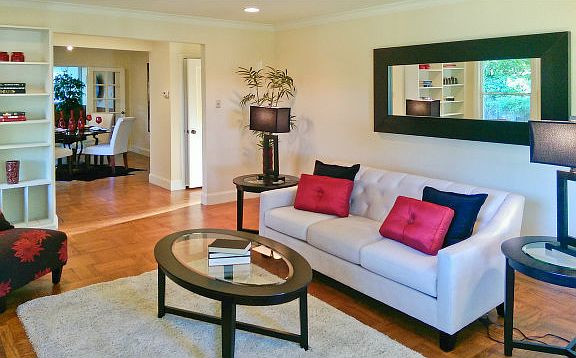 3rd image of 328 E Oakwood Blvd
