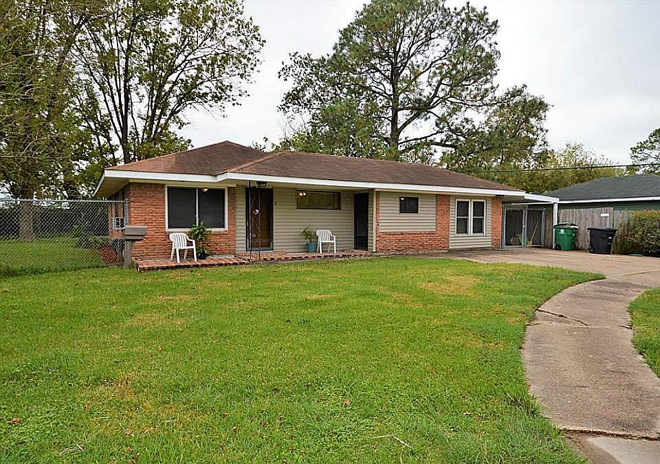 1st image of 4 Wood Creek Ct