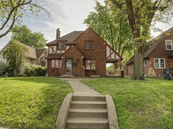 1015 N 2nd St, Clinton, IA 52732