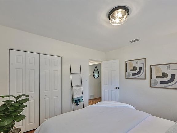 3rd image of 5931 Magnolia St N