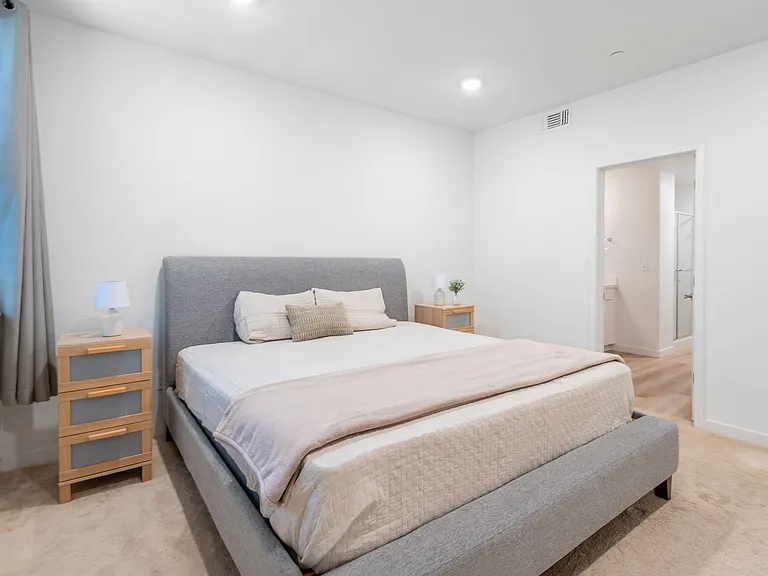 882 Slate Pl — Photo 9