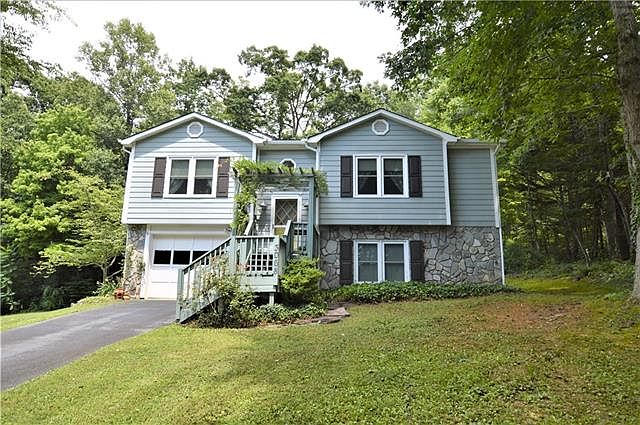 1st image of 3068 Village Dr