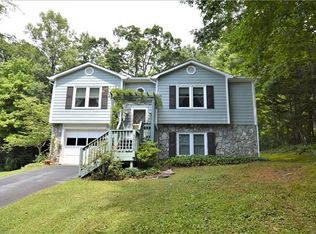 3068 Village Dr, Morganton, NC 28655