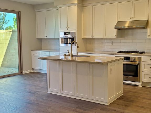 The large kitchen flows perfectly outdoors. Prep your coffee or cocktail then cruise out the large slider and enjoy your beverage of choice in the California sunshine.