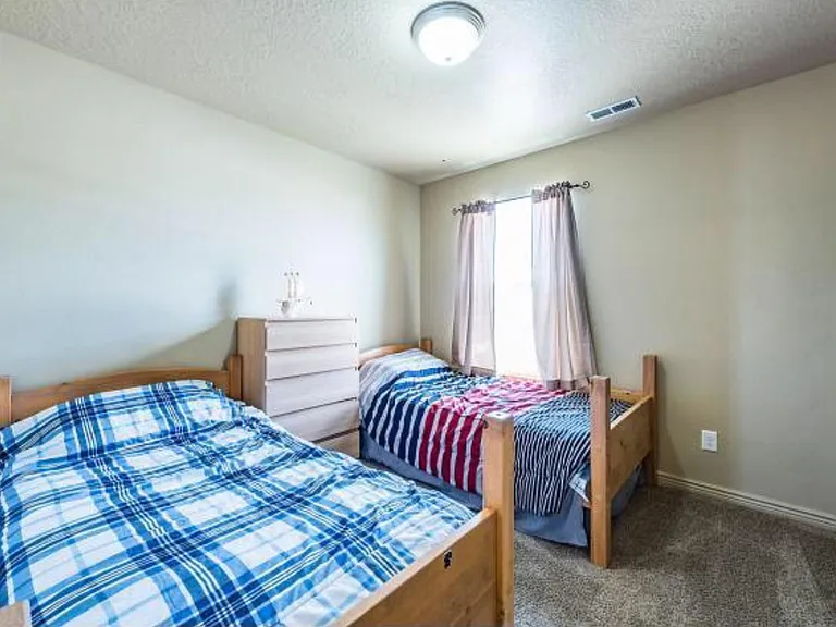 1587 W Kingsbarn Way — Photo 13
