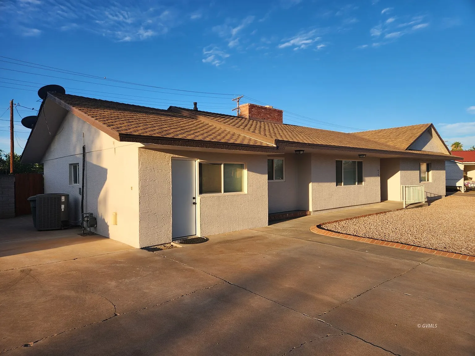 4 bed, 2.0 bath, 2240 sqft, $2,900 — Photo 3