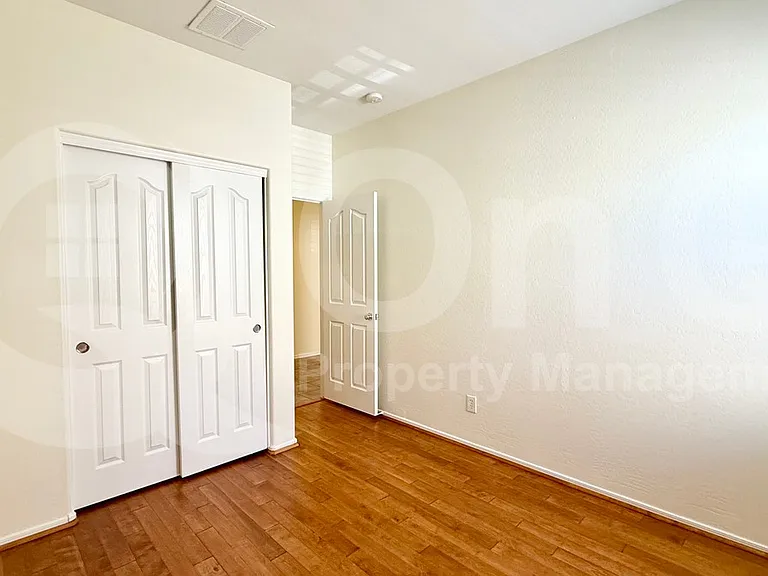 4502 E Oxford Ln — Photo 14