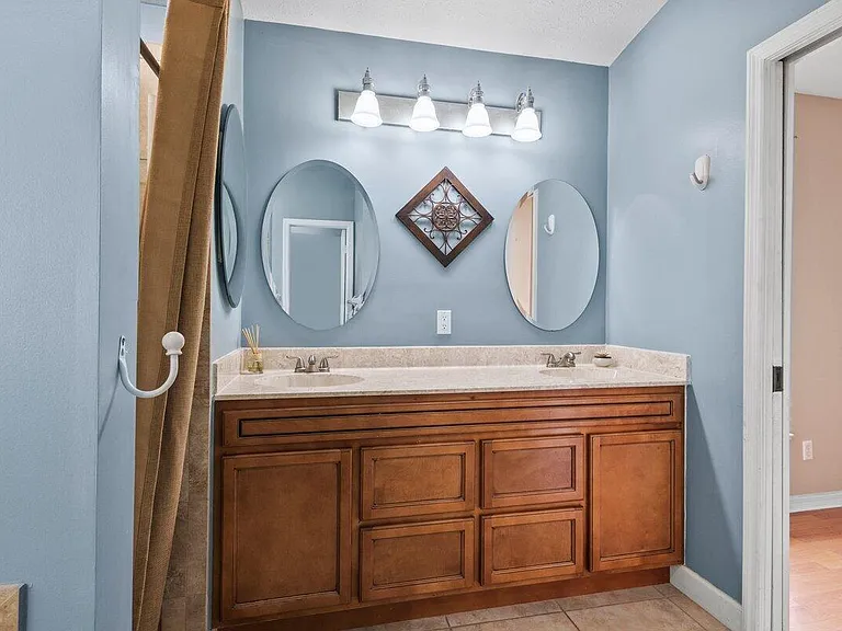 4557 SW Athena Dr — Photo 9