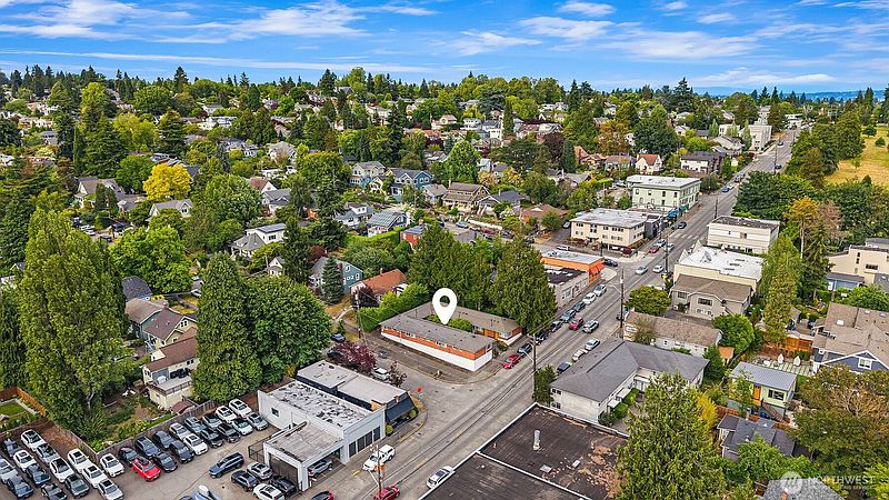 4th image of 2800 NE 55th Street