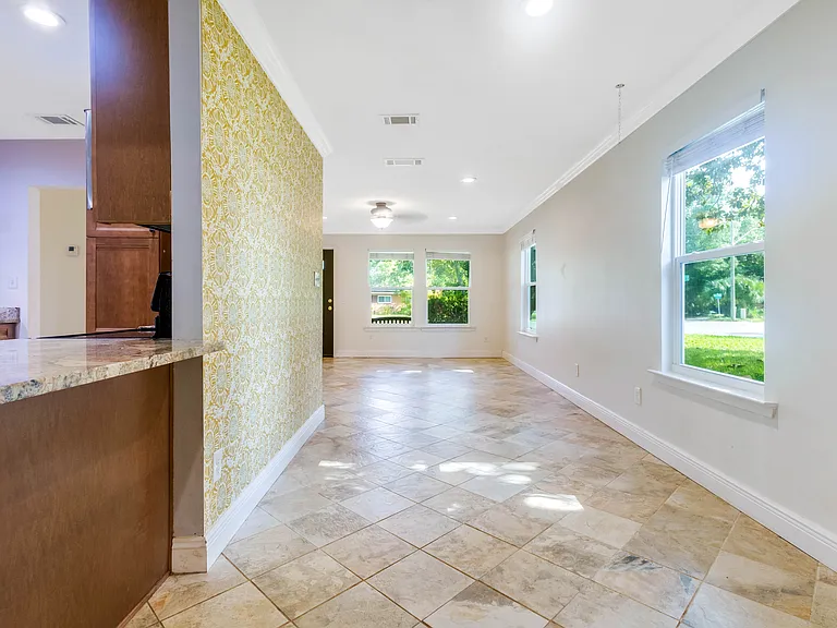 308 Hollywood Blvd SE — Photo 10
