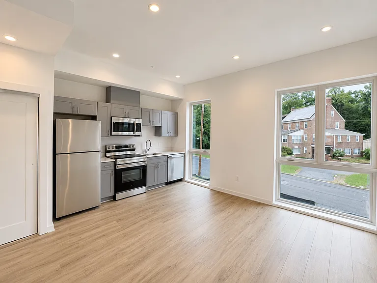 2425 20th St NE #9 — Photo 5