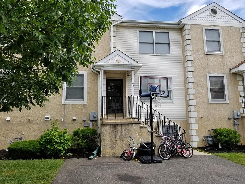 1st image of 169 Chateau Dr