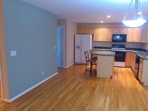 5th image of 2225 Barrington Ln