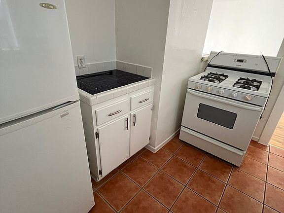 5th image of 756 N Van Ness Ave APT 2