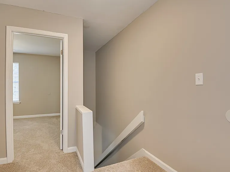 120 Chalet North Ct — Photo 17