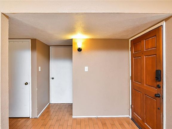 2nd image of 4025 Horizon Pl