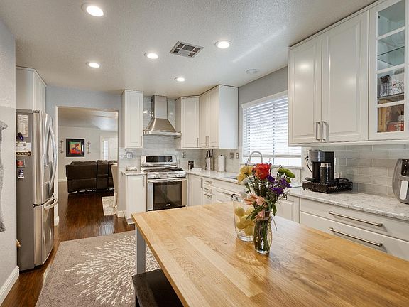 2nd image of 320 Torrey Pines Court