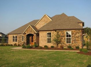 200 Stornaway Dr, Jackson, TN 38305