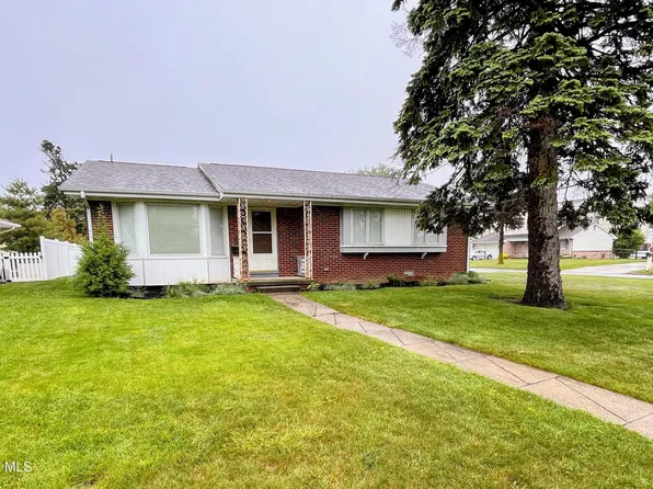 641 Holly Dr, Oregon, OH 43616
