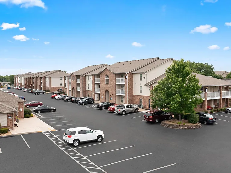 Sherwood Village Apartments — Photo 35