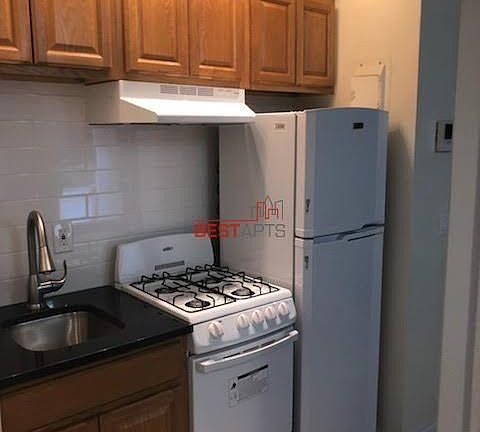 3rd image of 226 E 29th St APT 1F
