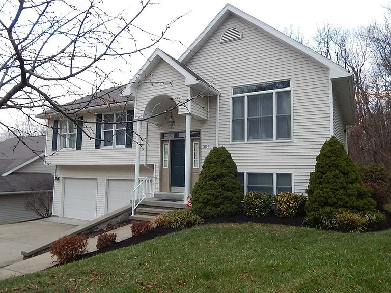 2054 Pinecrest Dr — Photo 1