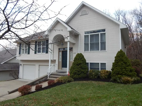 2054 Pinecrest Dr, Morgantown, WV 26505
