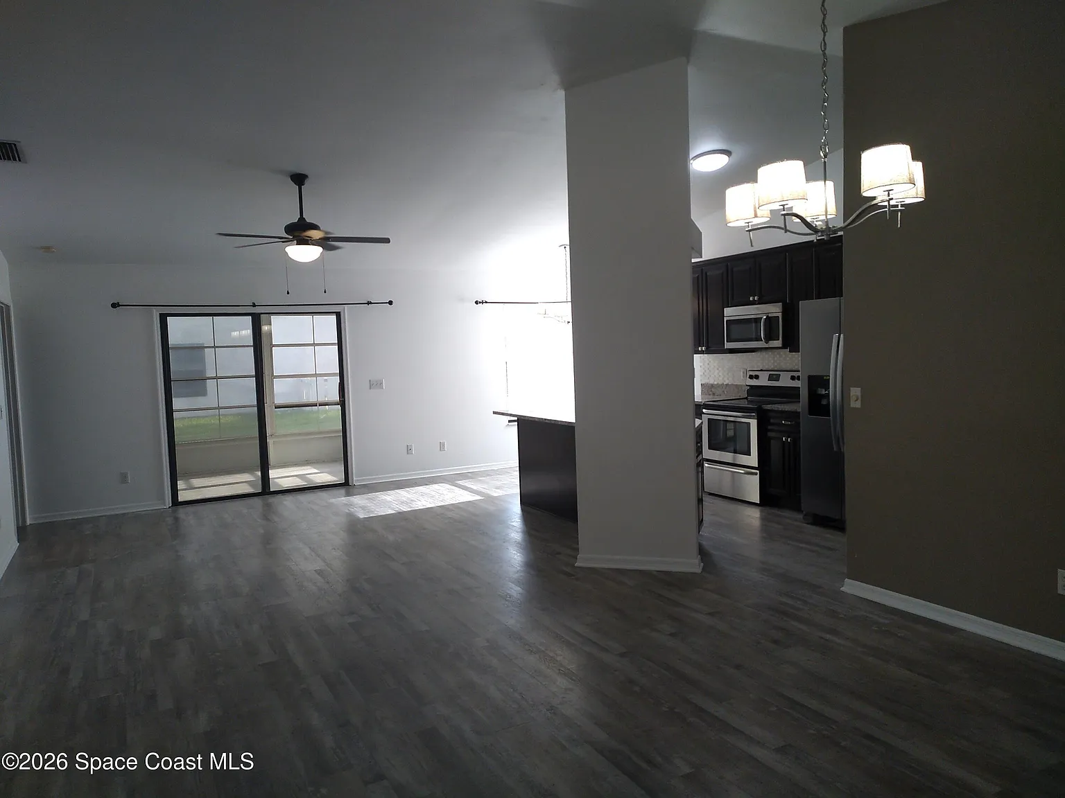 3 bed, 2.0 bath, 1360 sqft, $2,050 — Photo 3