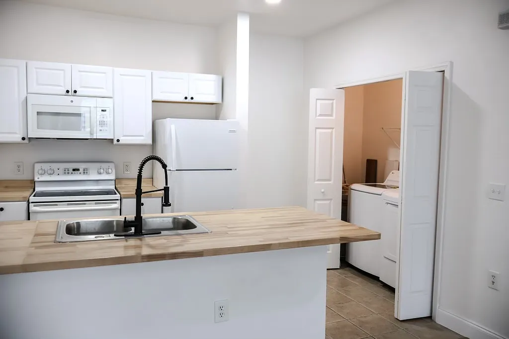 8137 Claire Ann Dr — Photo 2