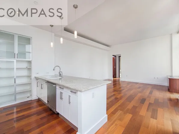 4251 Hunter St, Long Island City, NY 11101