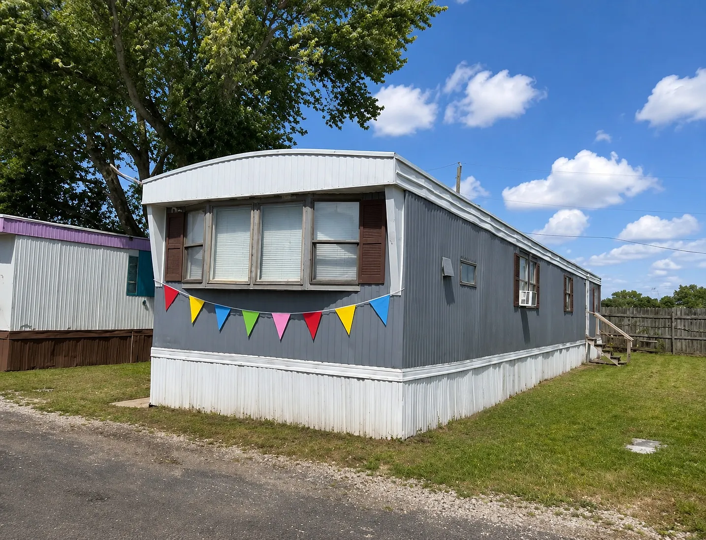 3 bed, 924 sqft, $782 — Photo 2